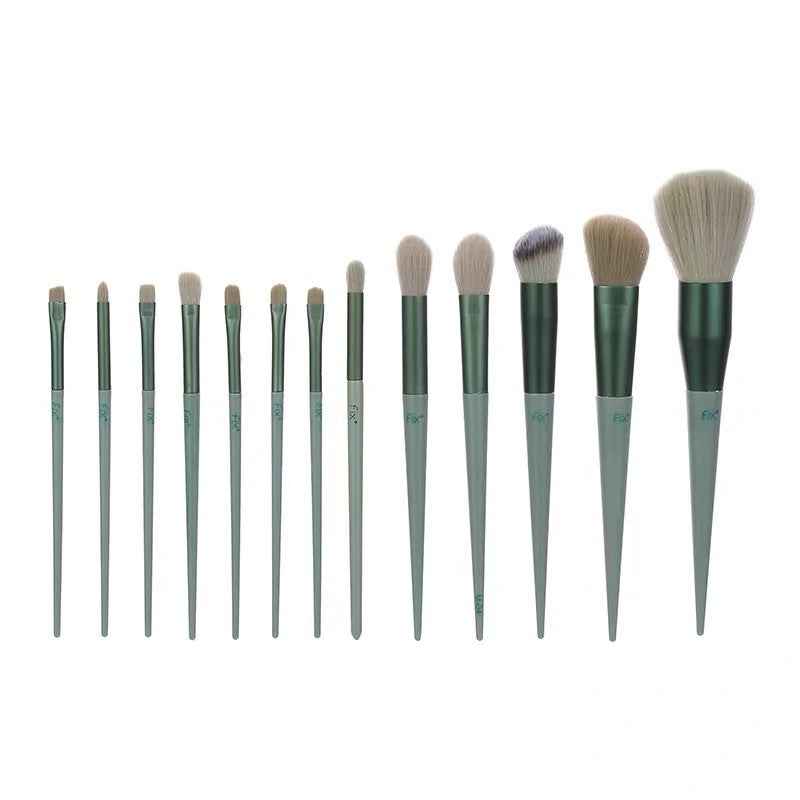 Petra store 13-Piece Makeup Brush Set with various brush sizes for precise beauty and skincare application